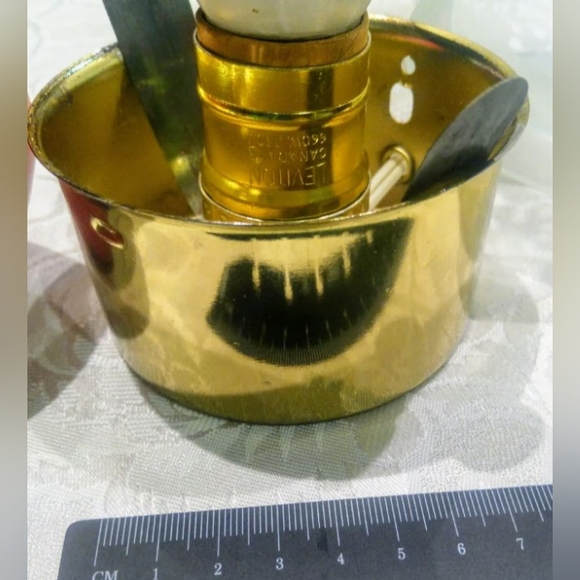 Leviton VTG glass globe lamp, on brass pedistal - Picture 10 of 13